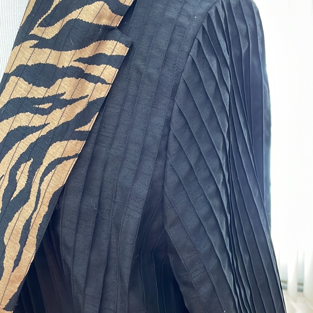 Black & Gold Reversible Swing Jacket, no tags. Good Quality, Attractive, Size 1X - Picture 7 of 7